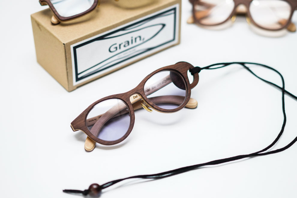 アクセグラスWoody